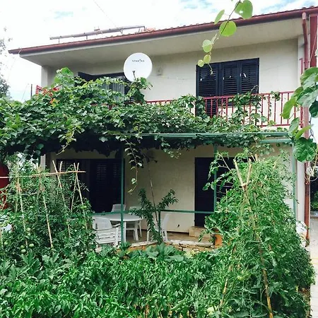 בית הארחה Sea View פולה